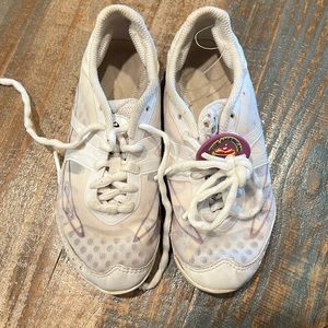Nfinity cheer shoes youth size 4